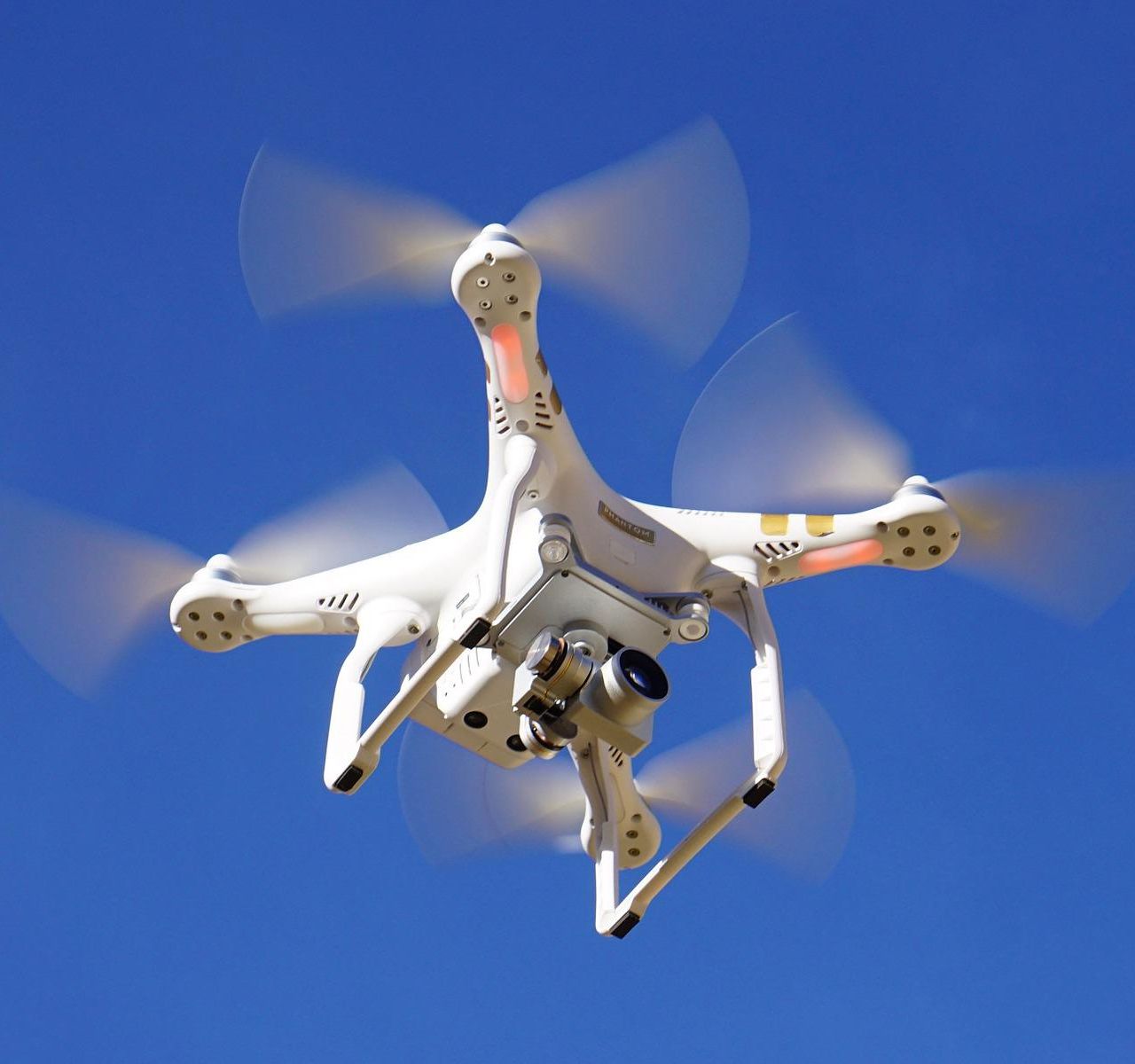 https://newsite2.flybot.gr/wp-content/uploads/2022/07/drone-dji.jpg